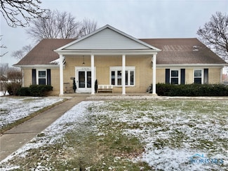 1069 Hickory St, Perrysburg, OH 43551