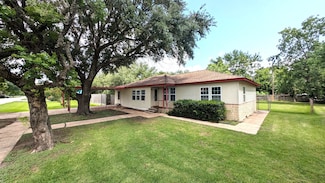 9401 Montgomery Ln, La Porte, TX 77571