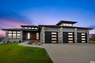 6152 Belle Ct, Davenport, IA 52807