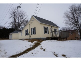 660 W 6th St, Monticello, IA 52310