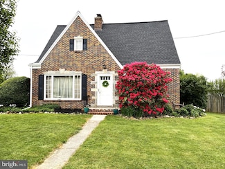 44 W Pennsylvania Ave, Stewartstown, PA 17363