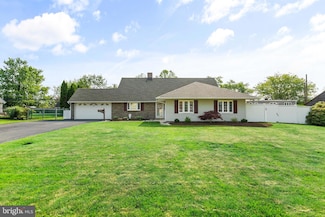 18 Steeplebush Rd, Levittown, PA 19056