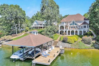 2580 Lakewood Forest Rd, Moneta, VA 24121