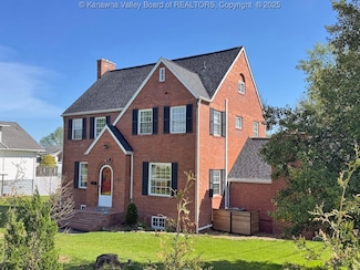 1098 Highland Dr, Saint Albans, WV 25177