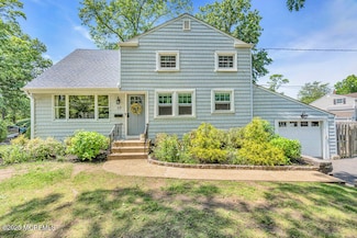 17 Maplewood Dr, Middletown, NJ 07748