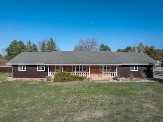 4004 Wonderland Dr, Rapid City, SD 57702