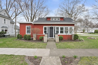 216 S Elkhart St, Wakarusa, IN 46573