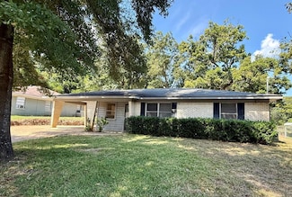 213 Sheridan Dr, Palestine, TX 75801