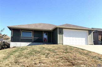 914 SW Woodbridge Place, Topeka, KS 66606