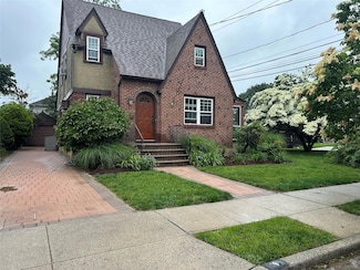 9 Troy Place, Merrick, NY 11566