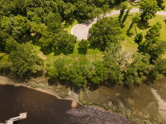 1150 River Oaks Rd, Brunswick, GA 31523