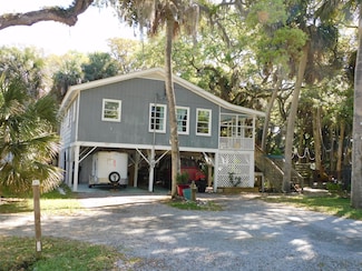 1007 Byrd St, Edisto Island, SC 29438