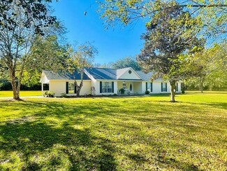 614 Forest Hills Dr, Douglas, GA 31535