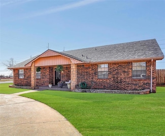 102 Mitchell Dr, Elk City, OK 73644