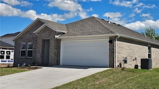 1567 Ridgeview Dr, Springdale, AR 72762