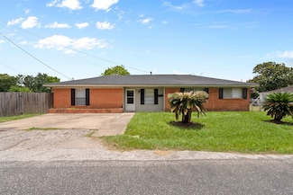 815 Rugeley St, Bay City, TX 77414