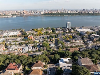 1 Knox Ave, Cliffside Park, NJ 07010