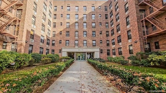 80-35 Springfield Blvd Unit 4F, Oakland Gardens, NY 11364