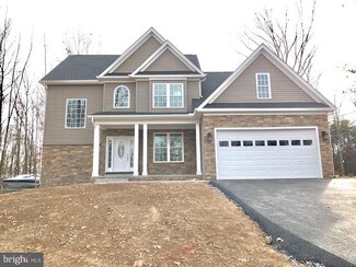 805 S Lakeview Dr, Cross Junction, VA 22625