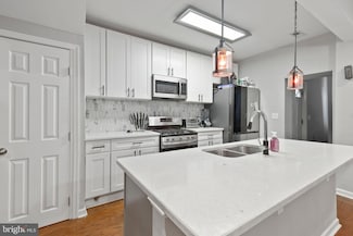 2017 Ruxton Ave, Baltimore, MD 21216