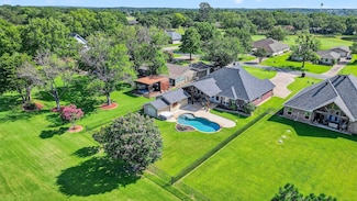 306 Navajo Trail, Gainesville, TX 76240