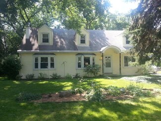 1S562 Stillwell Rd, Oakbrook Terrace, IL 60181