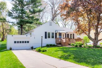 1083 66th St, Windsor Heights, IA 50324