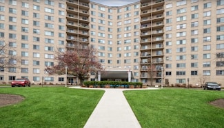 6933 N Kedzie Ave Unit 305, Chicago, IL 60645
