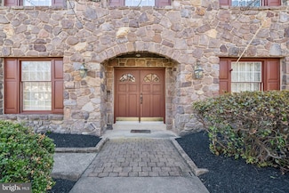 145 Spring Flower Ct, Huntingdon Valley, PA 19006