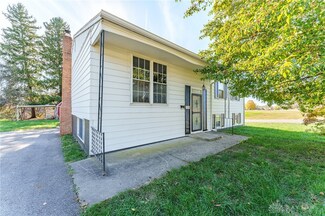 700 Cliffside Dr, New Carlisle, OH 45344