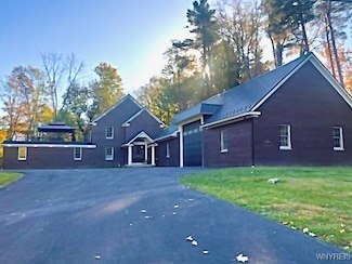 5179 Arnold Ct, Hamburg, NY 14075