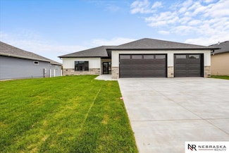 5826 Opus Dr, Lincoln, NE 68526