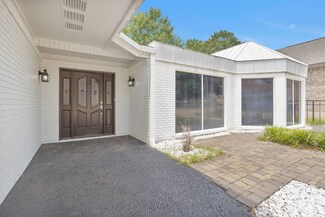 106 Hallmark Dr, Conroe, TX 77304