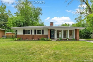 19425 Butternut Ln, Southfield, MI 48076