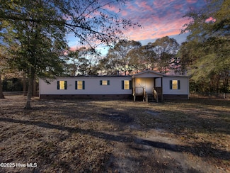 119 Edgewater Ln, Richlands, NC 28574