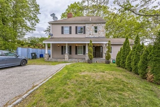 131 Lakeshore Dr, Blackstone, MA 01504