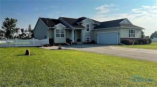 10066 Linwood Rd, Bowling Green, OH 43402