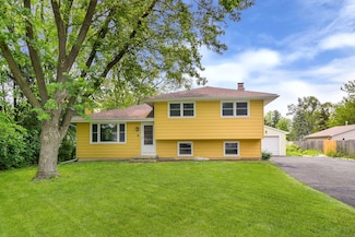 34W755 S James Dr, Saint Charles, IL 60174