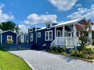 49 Skipping Stone Ln, Flat Rock, NC 28731