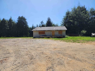 95 Dell Ln, Crescent City, CA 95531