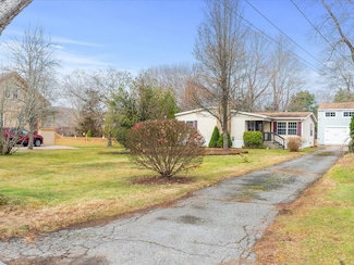 10 Maple Ct, Ashaway, RI 02804