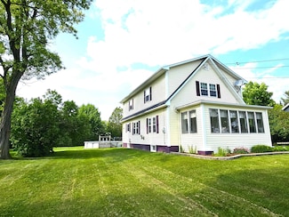 140 Valentine Ave, Derby Line, VT 05830