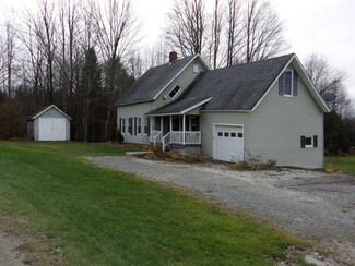 908 W Glover Rd, Irasburg, VT 05845