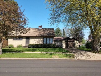 1009 N Chestnut Ave, Marshfield, WI 54449