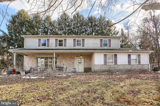 421 Denison Dr, Dauphin, PA 17018