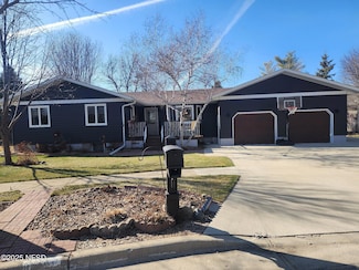 719 Jonathan Dr, Watertown, SD 57201