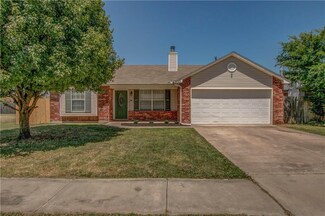 909 N Windermere Dr, Moore, OK 73160