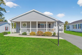 13 Orlando Dr, Arlington, NY 12603