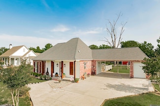 8918 Singleton Rd, Port Allen, LA 70767
