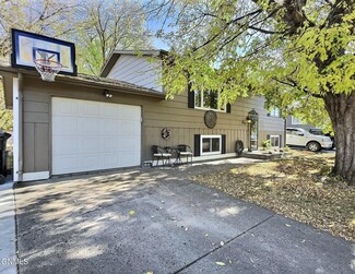 1215 Westwood St, Bismarck, ND 58504